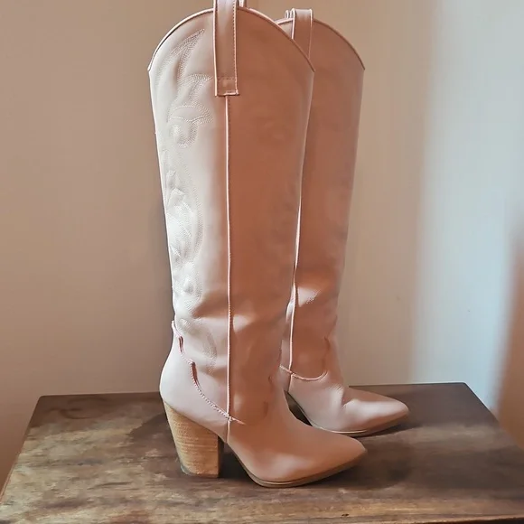 Steve Madden Baby Pink Heeled Cowboy Boots - Picture 4 of 12